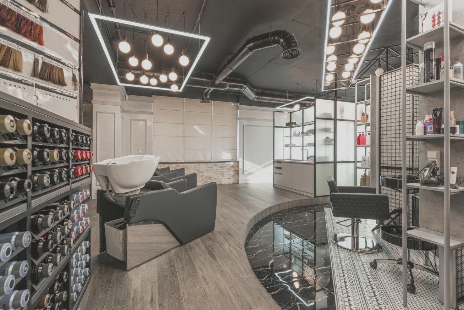 Professionele wenkbrauw styling demonstratie bij Voordeelactieportaal